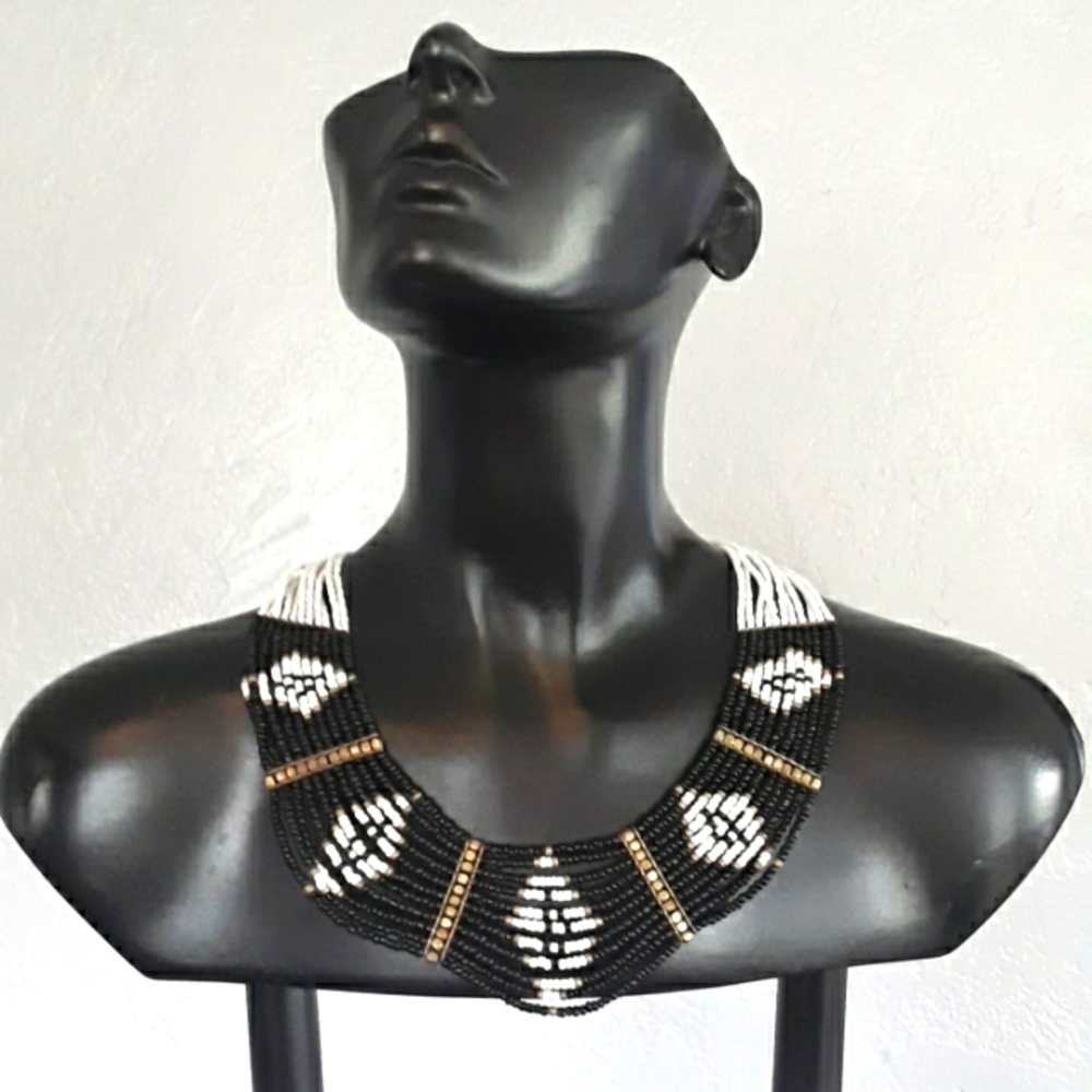 Collar necklace